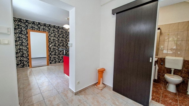 Eladó téglalakás, Pétfürdőn, Hősök terén 33 M Ft, 1 szobás