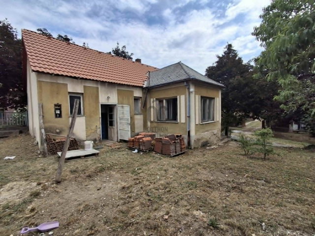 Eladó családi ház, Bakonyán 19.9 M Ft, 1 szobás