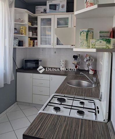 Eladó panellakás, Baján 31.99 M Ft, 2 szobás