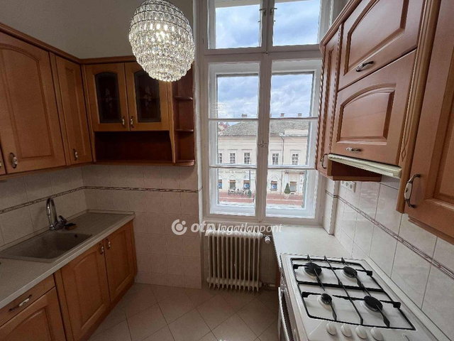 Kiadó téglalakás, albérlet, Szegeden 350 E Ft / hó, 3 szobás