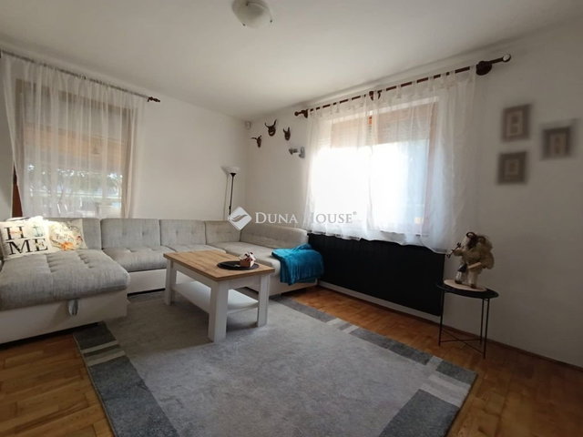 Eladó családi ház, Mohácson 99.5 M Ft, 5 szobás