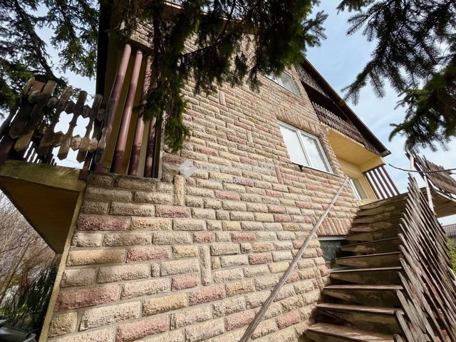 Eladó családi ház, Dunaújvárosban 89.9 M Ft, 5 szobás