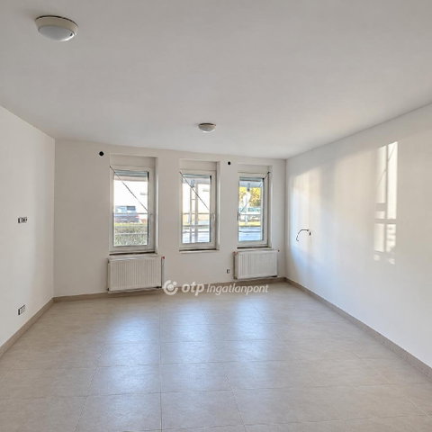 Eladó téglalakás, Kecskeméten 85.2 M Ft, 3 szobás