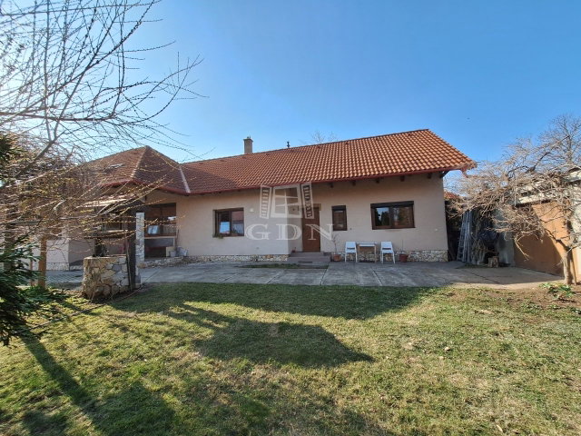 Eladó családi ház, Kistarcsán 139.9 M Ft, 4 szobás