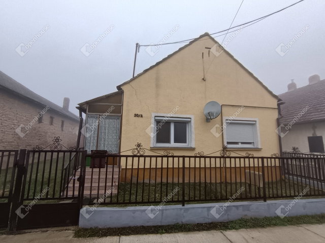 Eladó családi ház, Somogyszobon 18 M Ft, 3 szobás