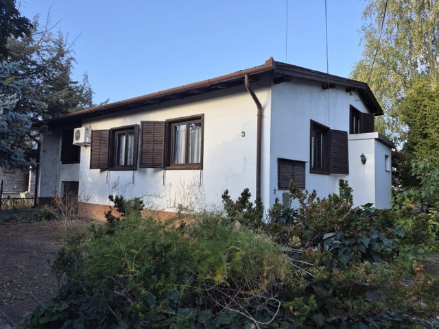 Eladó családi ház, Pilisen, Csalogány utcában 79.9 M Ft