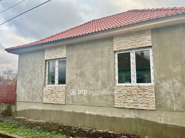 Eladó családi ház, Szolnokon 58.99 M Ft, 3 szobás