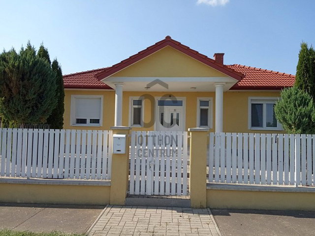 Eladó családi ház, Szamosangyaloson 45 M Ft, 4 szobás