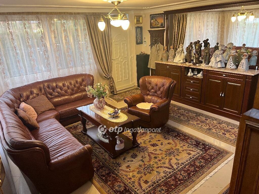 5 bed · 214m² · 85.990.000 ft