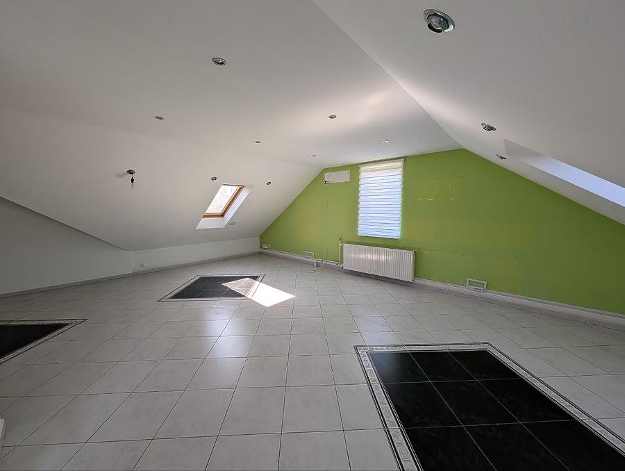 377m² · 700.000 ft