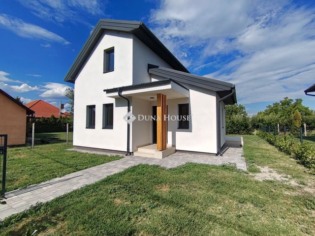 Eladó nyaraló, Balatonkeresztúron 89 M Ft, 4 szobás