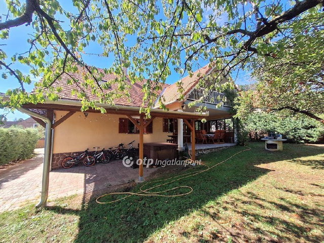 Eladó családi ház, Balatonszepezden 123.9 M Ft, 5+2 szobás