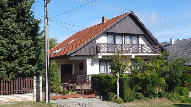 Eladó családi ház, Balatonföldváron 114.9 M Ft, 6 szobás