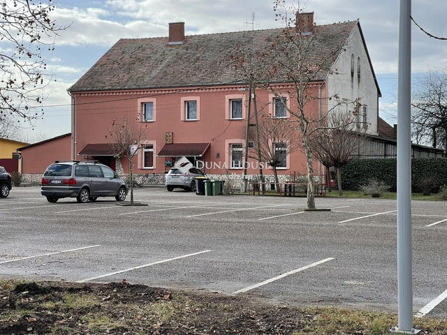 Eladó üzlethelyiség, Kisszálláson 53.9 M Ft