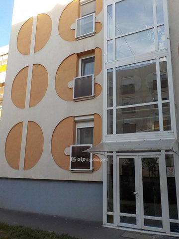 Eladó panellakás, Kaposváron 49.8 M Ft, 3 szobás