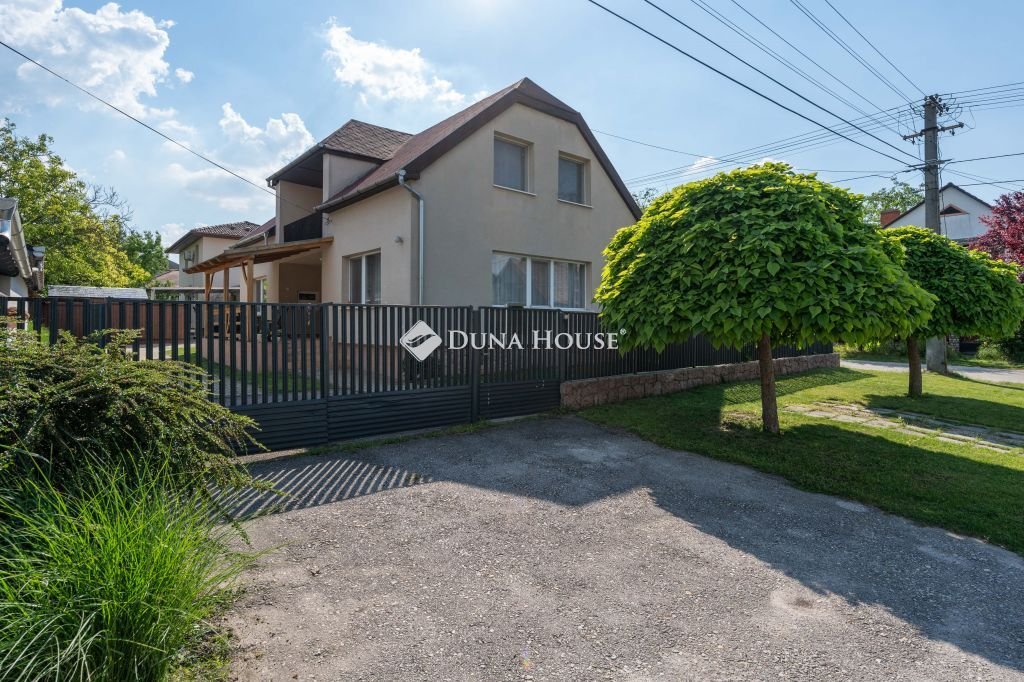 6 bed · 166m² · 93.000.000 ft