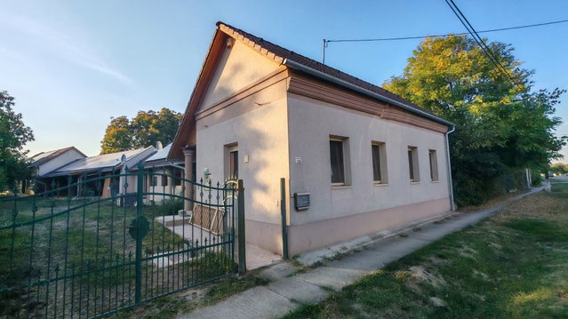 Eladó családi ház, Merenyén 49.99 M Ft, 7 szobás