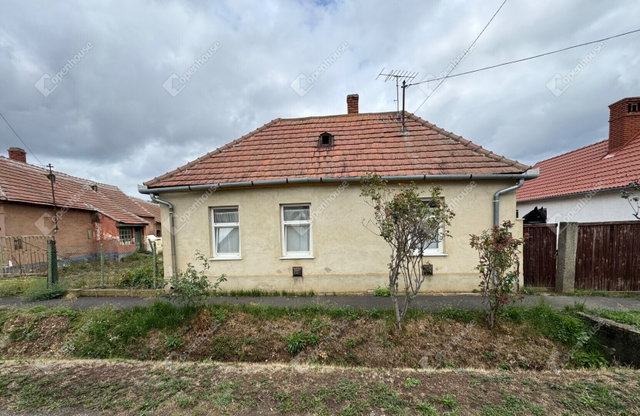 Eladó családi ház, Sótonyon 29.5 M Ft, 2 szobás