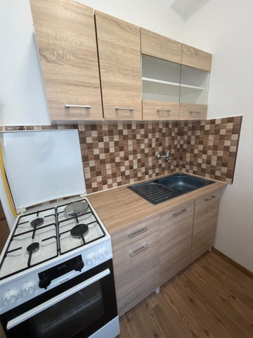 Kiadó téglalakás, albérlet, Pécsett, József utcában, 1 szobás