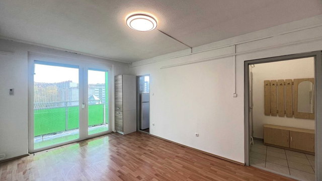 Kiadó panellakás, albérlet, Egerben 100 E Ft / hó, 1 szobás
