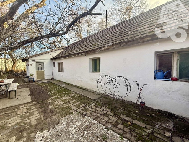 Eladó családi ház, Kecskeméten 29.9 M Ft, 3 szobás