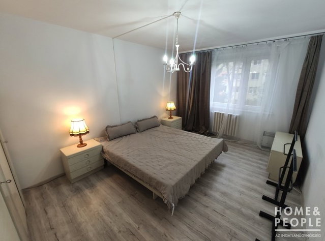 Kiadó téglalakás, albérlet, Szegeden 183 E Ft / hó, 4 szobás