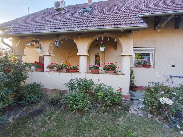 Eladó családi ház, Domaszéken 89.6 M Ft, 4 szobás