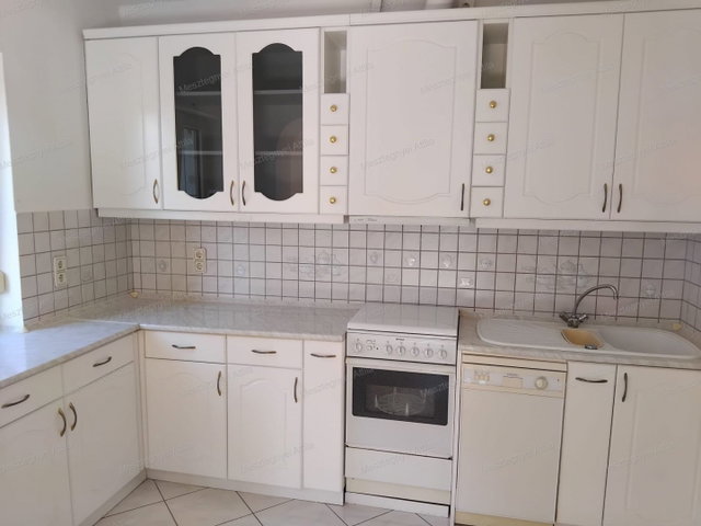 Eladó családi ház, Sopronban 99.9 M Ft, 5 szobás