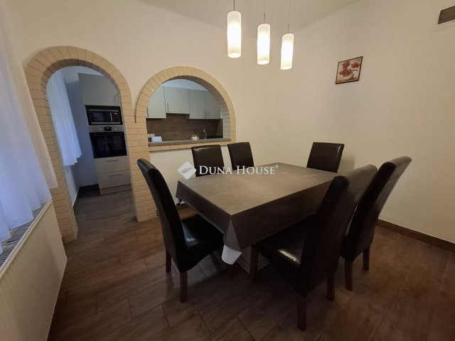 Eladó családi ház, Siófokon 369 M Ft, 10 szobás