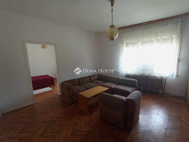 Eladó családi ház, Táton 55 M Ft, 2 szobás