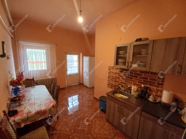 Eladó családi ház, Dombóváron 23.5 M Ft, 3 szobás