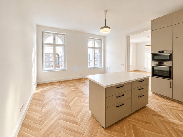 Eladó téglalakás, Budapesten, VI. kerületben, Bajnok utcában