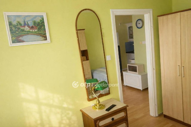 Eladó téglalakás, Gyöngyösön 32.2 M Ft, 1+1 szobás