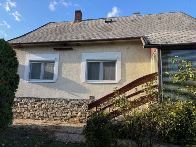 Eladó családi ház, Márkón 78.9 M Ft, 3 szobás
