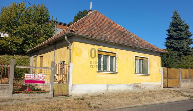 Eladó családi ház, Szekszárdon 33 M Ft, 2 szobás