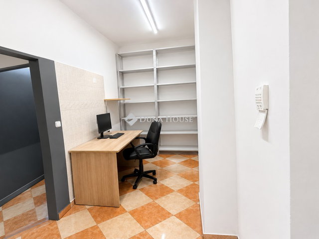 Eladó üzlethelyiség, Budapesten, XX. kerületben 80 M Ft