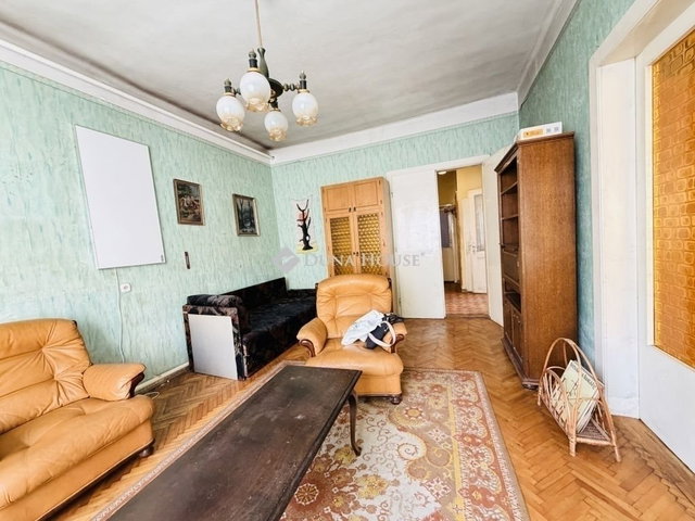Eladó családi ház, Esztergomban 48 M Ft, 4 szobás
