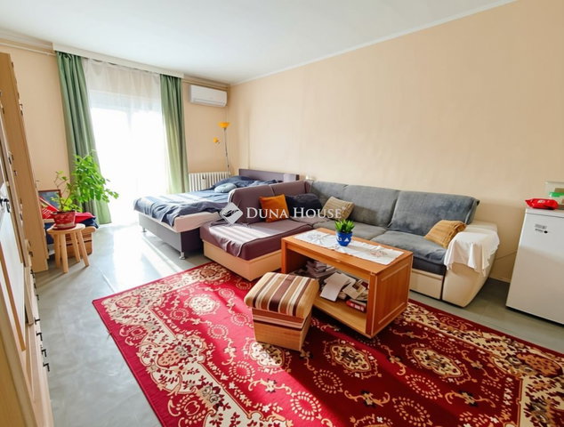 Eladó panellakás, Mohácson 31 M Ft, 2 szobás