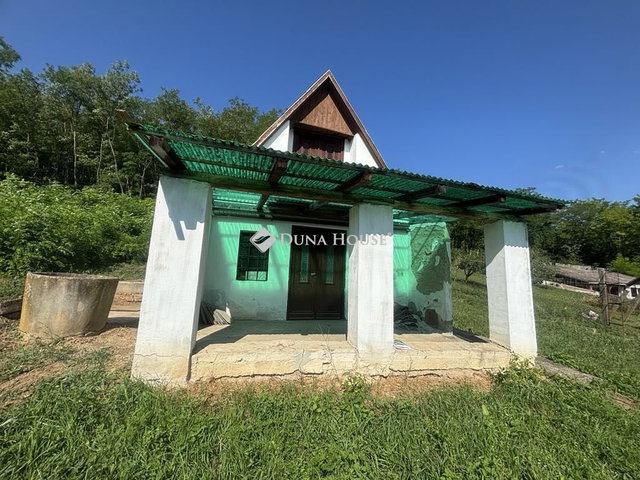 Eladó családi ház, Siklóson 3.9 M Ft, 2 szobás