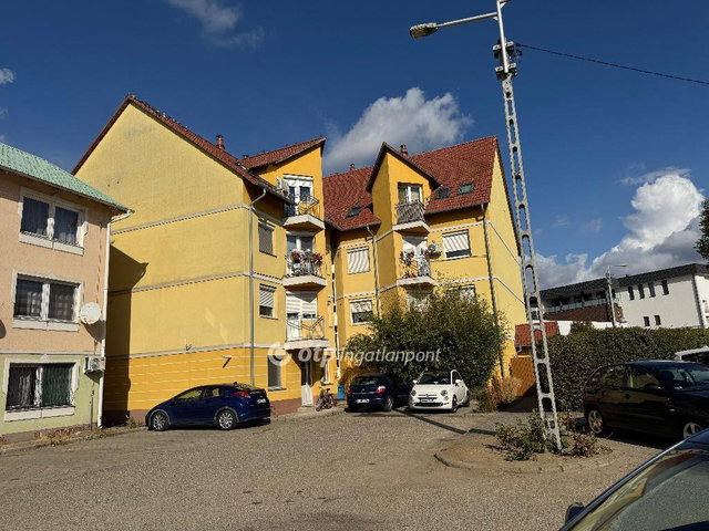 Eladó téglalakás, Vámospércsen 52.9 M Ft, 3 szobás