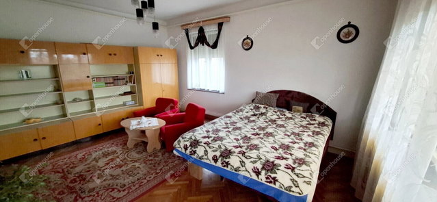Eladó családi ház, Kenézlőn 18 M Ft, 5 szobás