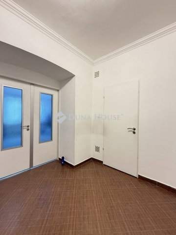 Eladó üzlethelyiség, Budapesten, VI. kerületben 135 M Ft