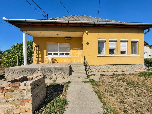 Eladó családi ház, Szigetszentmiklóson 79.9 M Ft, 3 szobás
