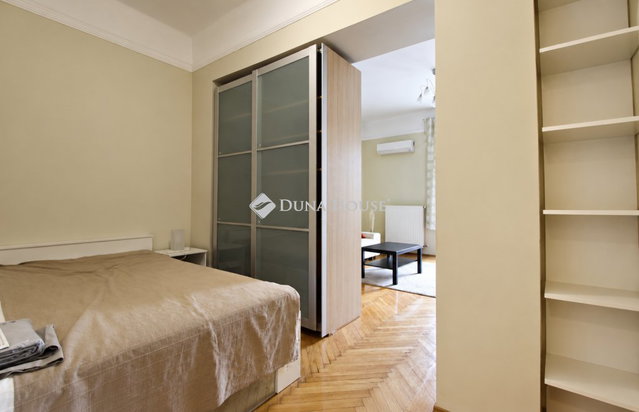 Kiadó téglalakás, albérlet, Budapesten, VI. kerületben