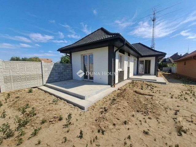 Eladó ikerház, Fóton 124 M Ft, 4 szobás / költözzbe.hu