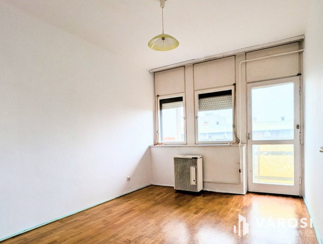 Eladó téglalakás, Békéscsabán 37 M Ft, 3 szobás