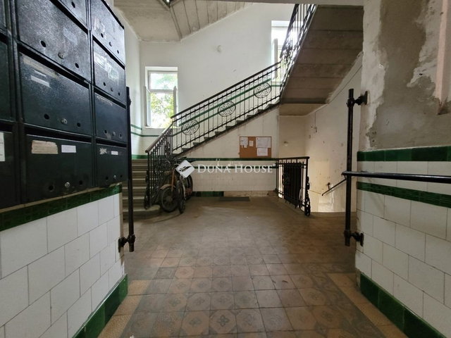 Eladó téglalakás, Pécsett 63.5 M Ft, 2 szobás