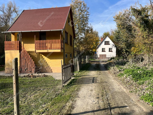 Eladó nyaraló, Érsekcsanádon 30.9 M Ft, 4 szobás