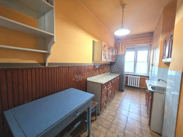 Eladó téglalakás, Dunaújvárosban 32 M Ft, 2 szobás
