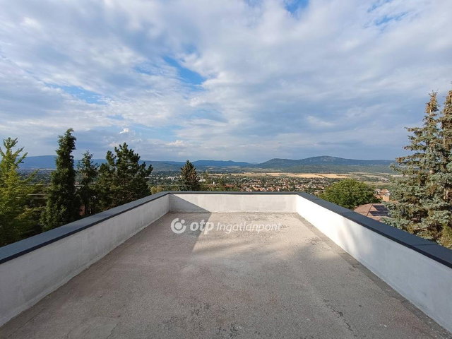 Eladó ikerház, Solymáron 159.9 M Ft, 2+1 szobás